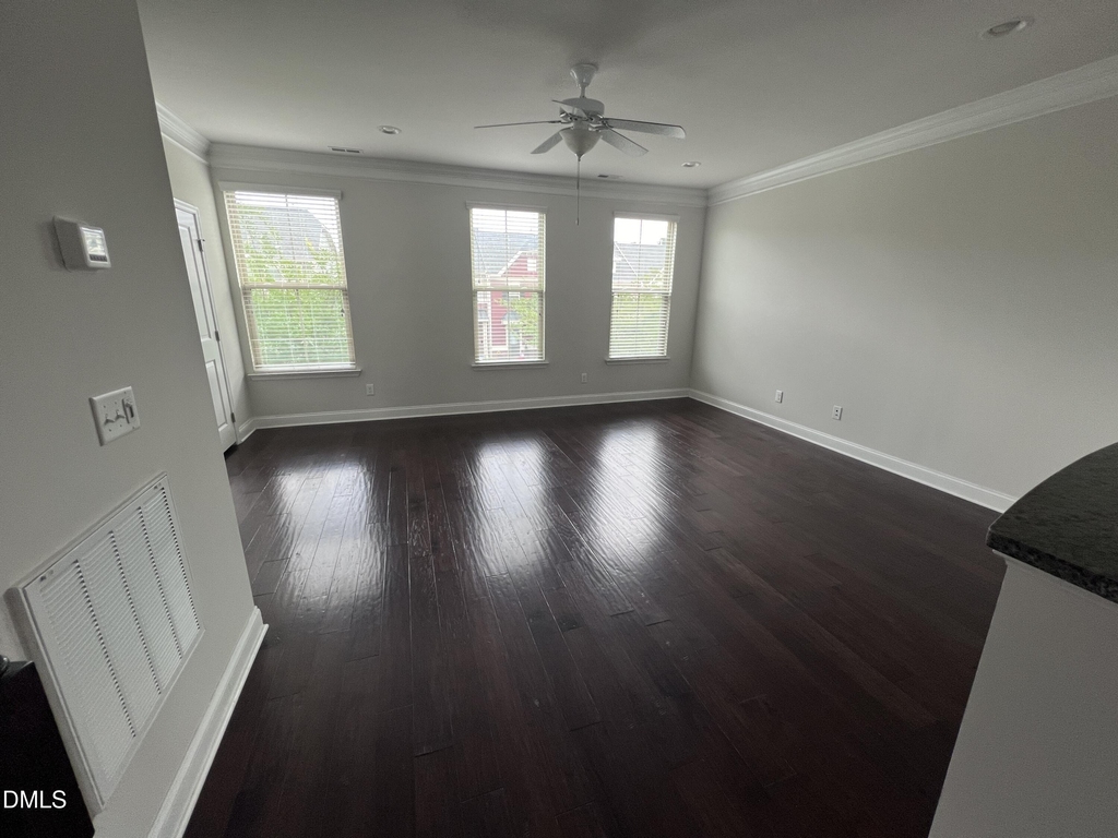 1010 Drayman Place - Photo 11