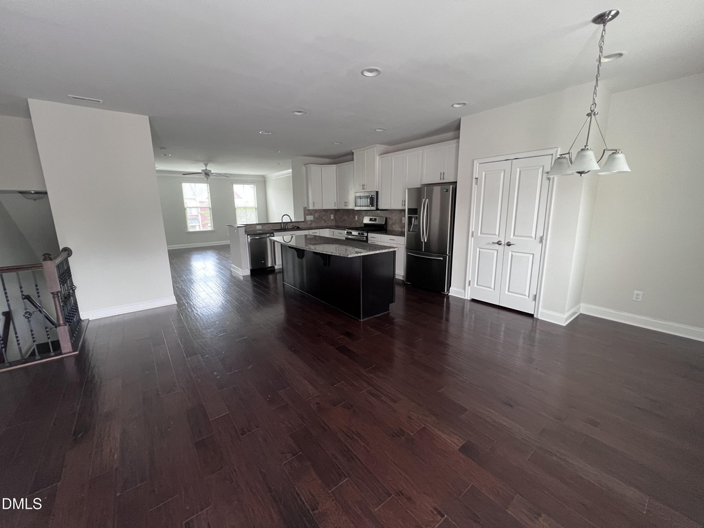1010 Drayman Place - Photo 8