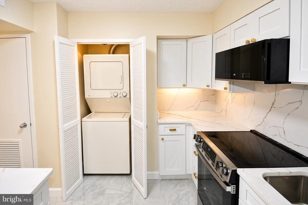 1808 Old Meadow Road - Photo 14