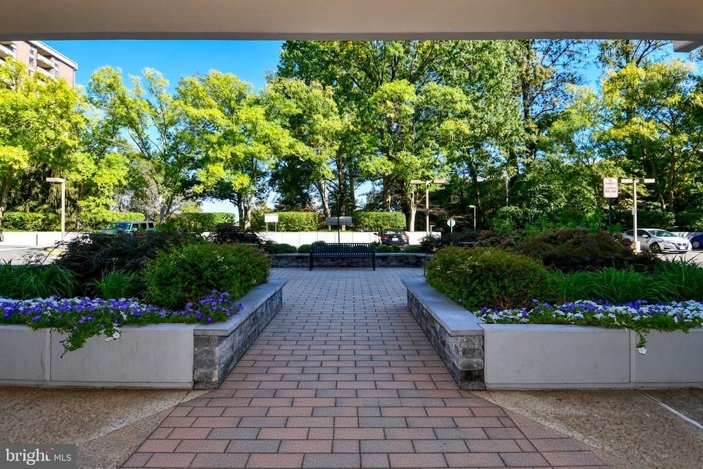 1808 Old Meadow Road - Photo 38