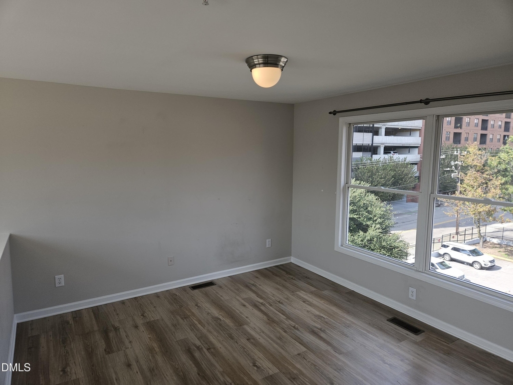 320 W Martin Street - Photo 12