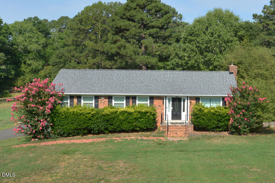 916 Sandlewood Drive - Photo 0