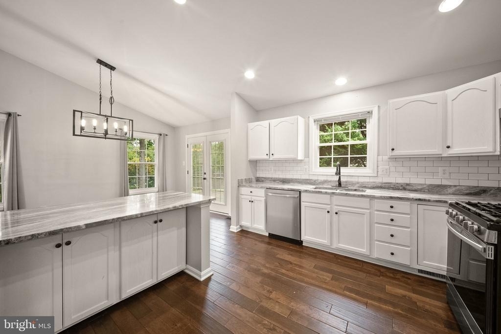 7678 Greenwood Way - Photo 18