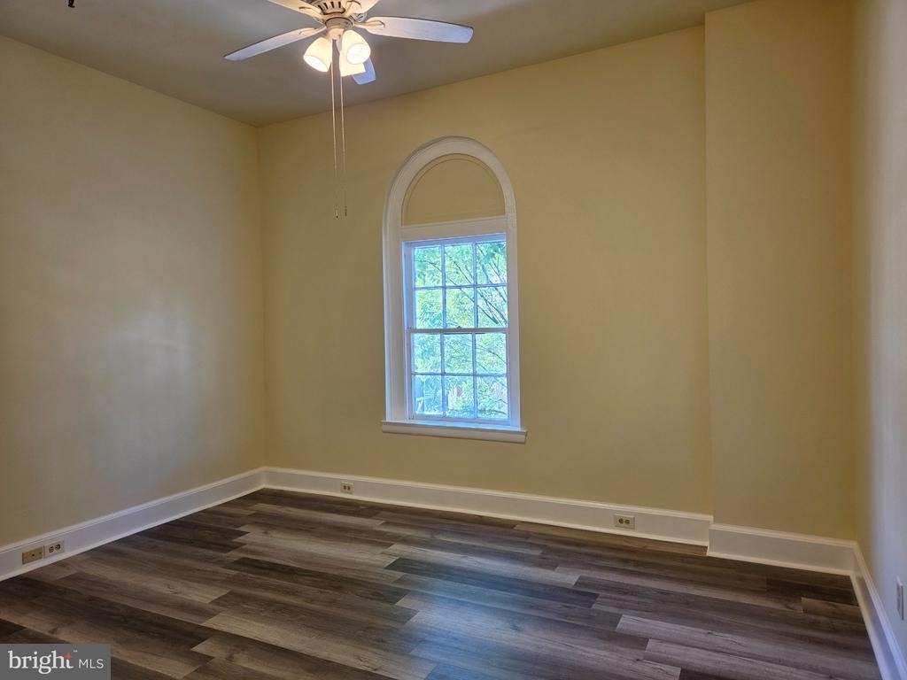 907 Caroline Street - Photo 2