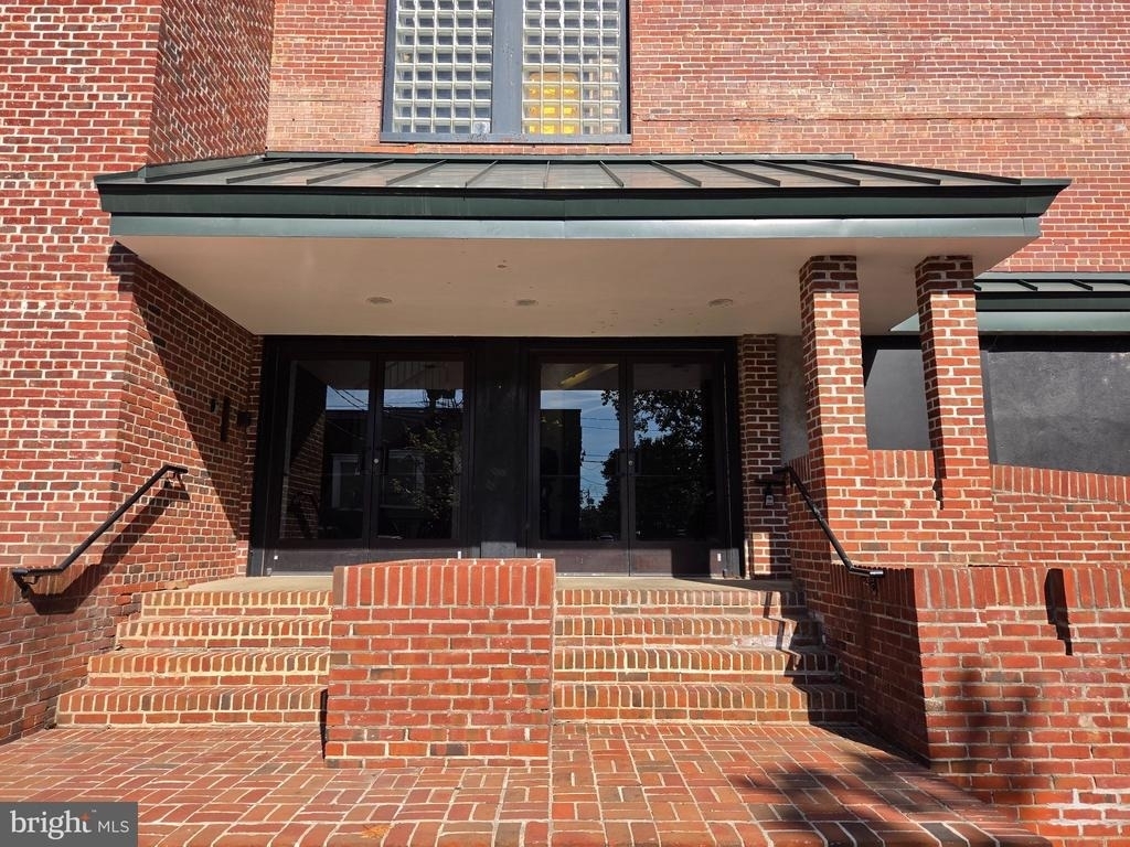 907 Caroline Street - Photo 1