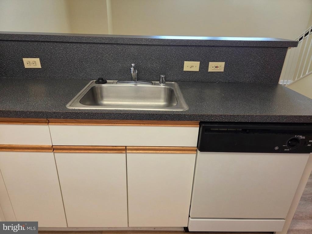 907 Caroline Street - Photo 8