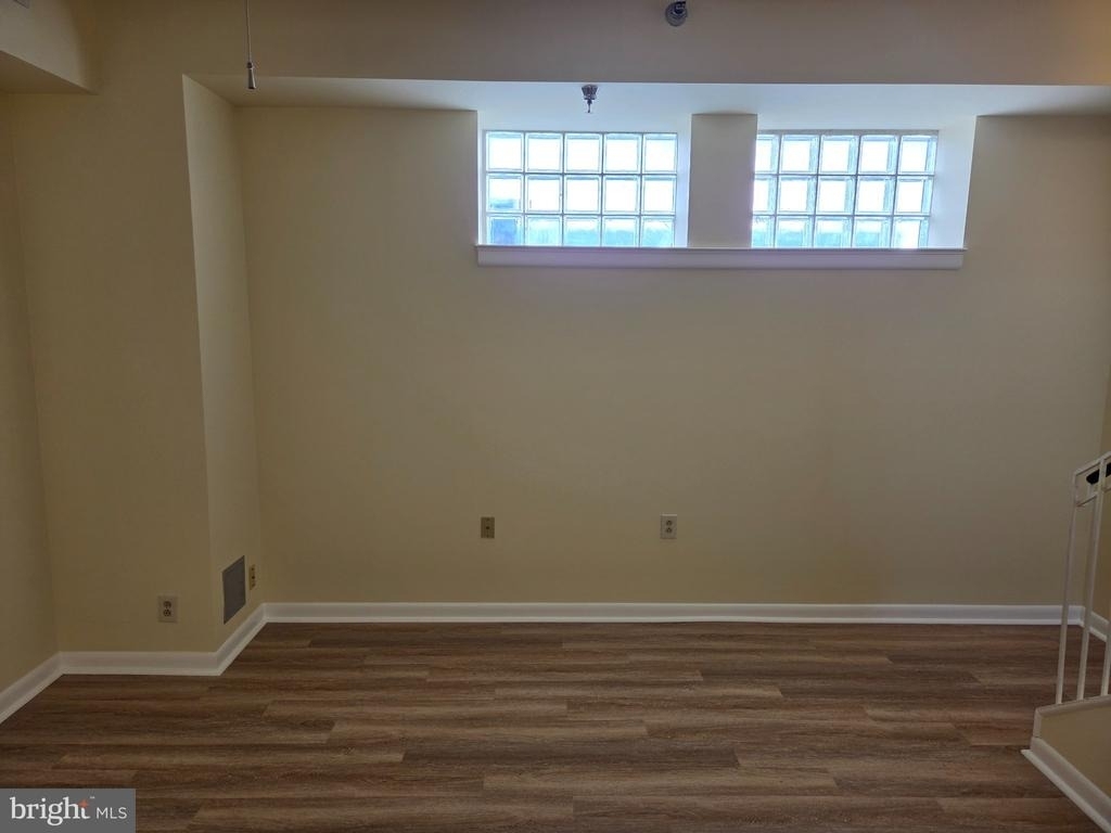 907 Caroline Street - Photo 3