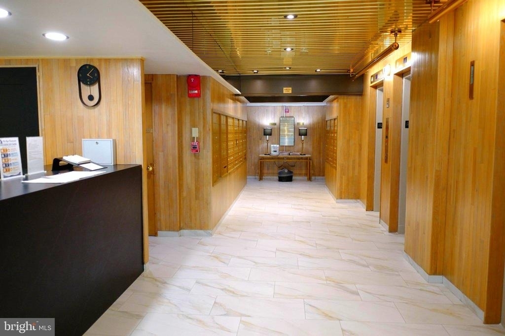 801 N Pitt Street - Photo 3