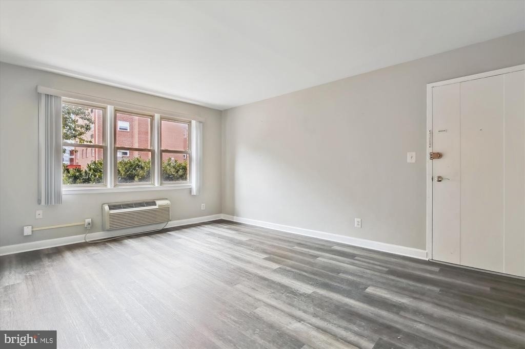 2030 N Woodrow Street N - Photo 13