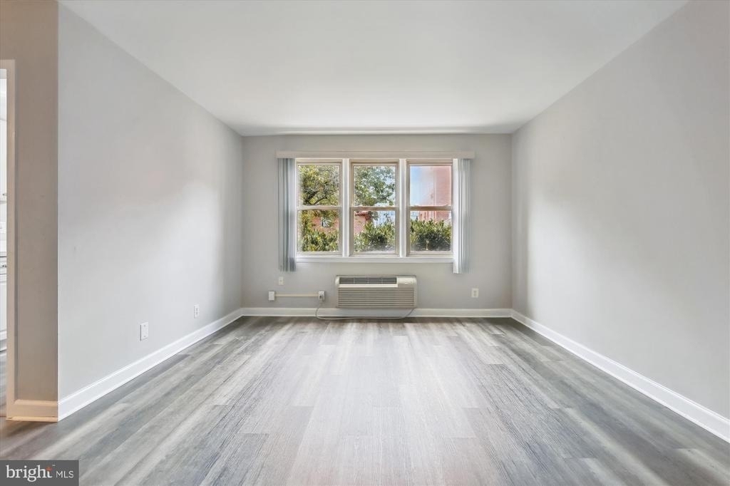 2030 N Woodrow Street N - Photo 12