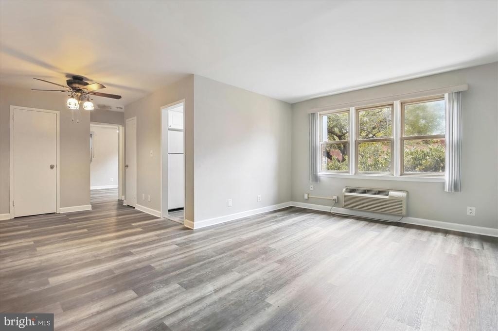 2030 N Woodrow Street N - Photo 11