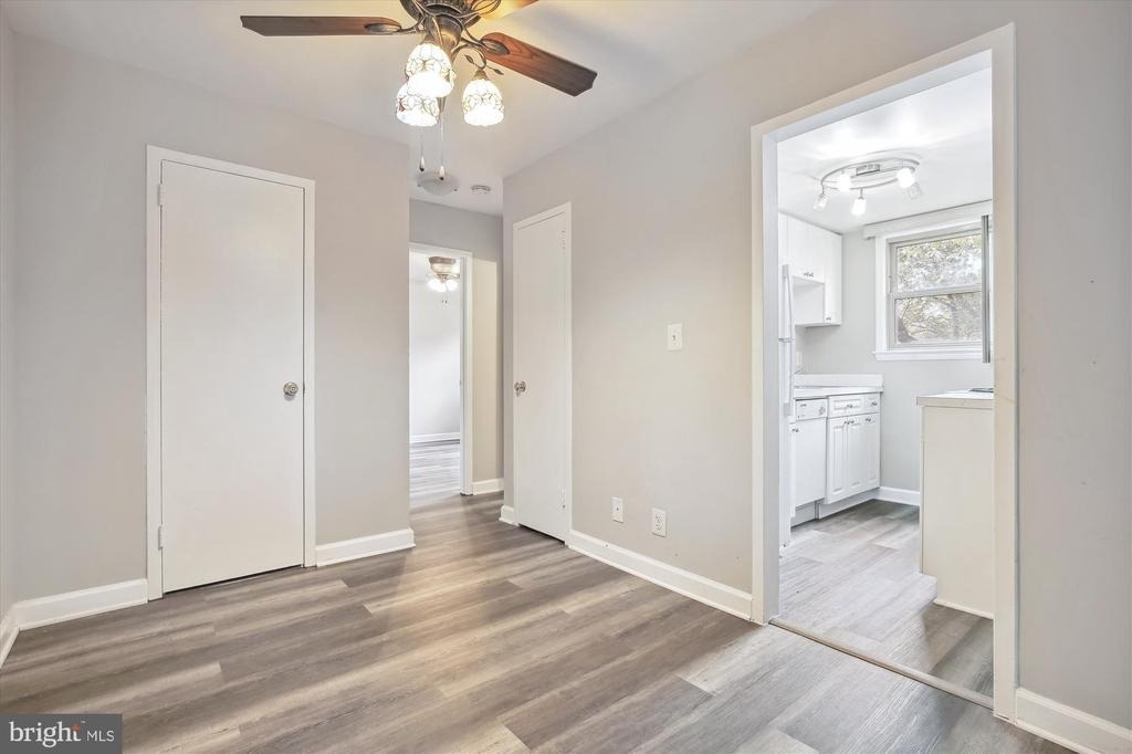 2030 N Woodrow Street N - Photo 5