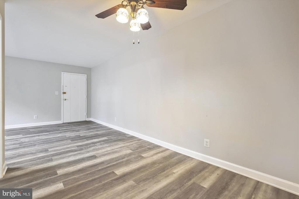 2030 N Woodrow Street N - Photo 7