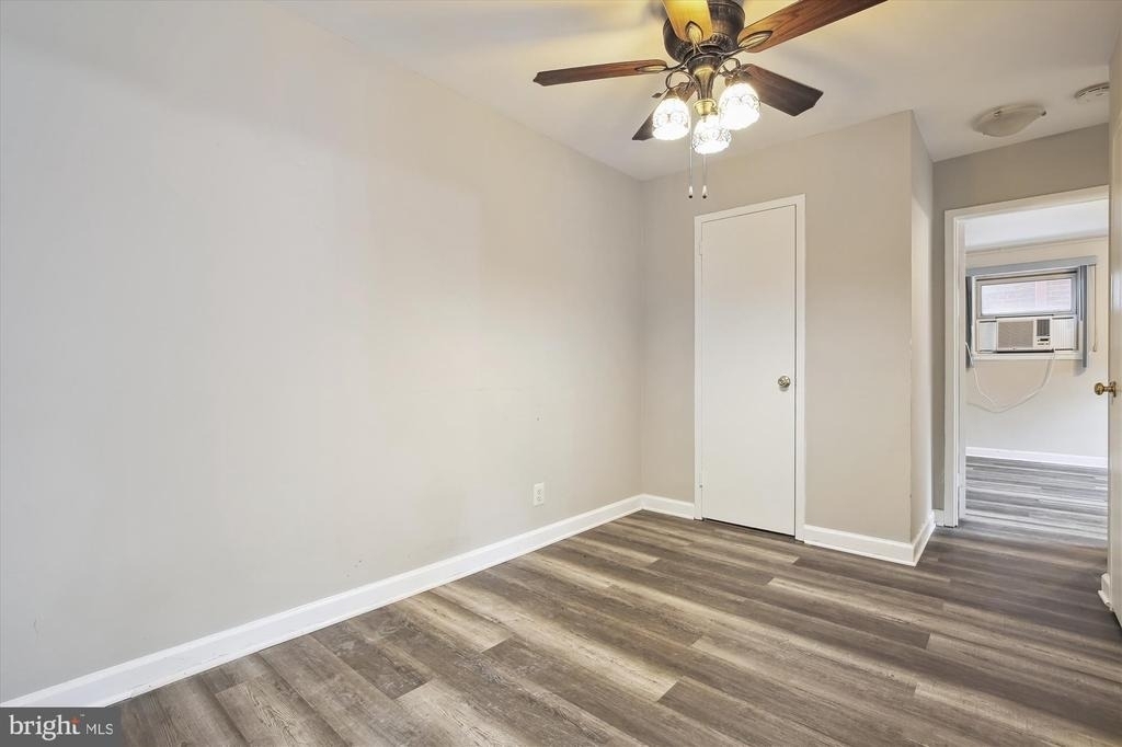 2030 N Woodrow Street N - Photo 6