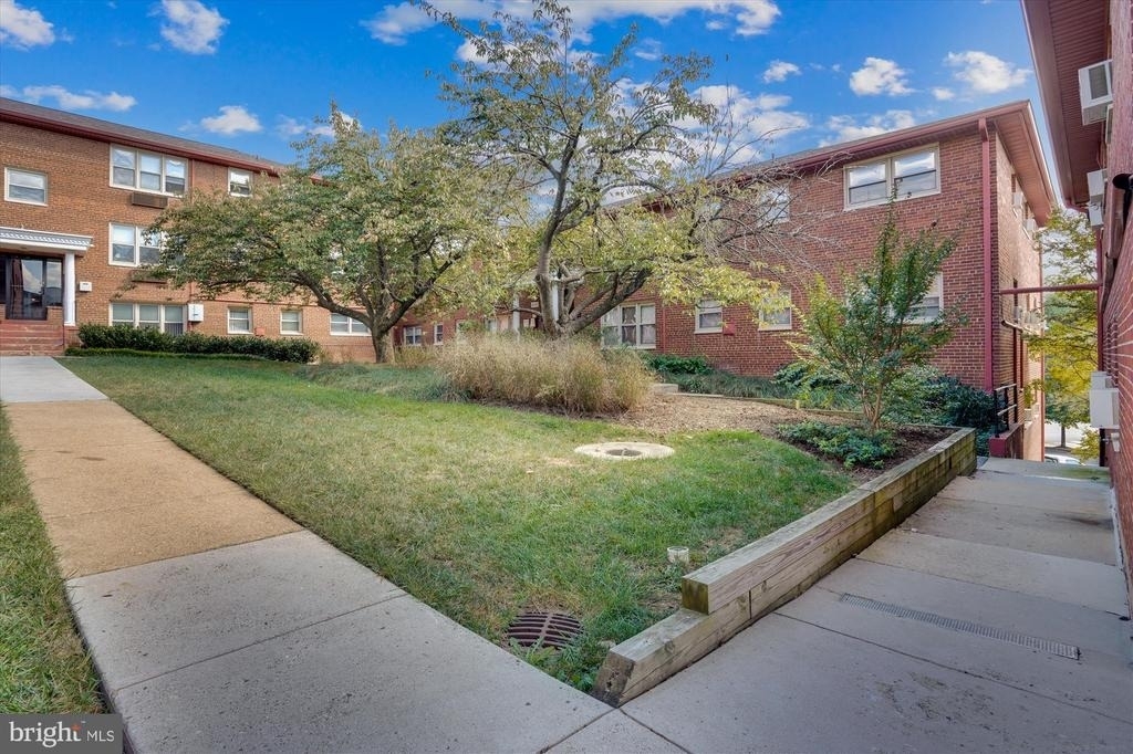 2030 N Woodrow Street N - Photo 22