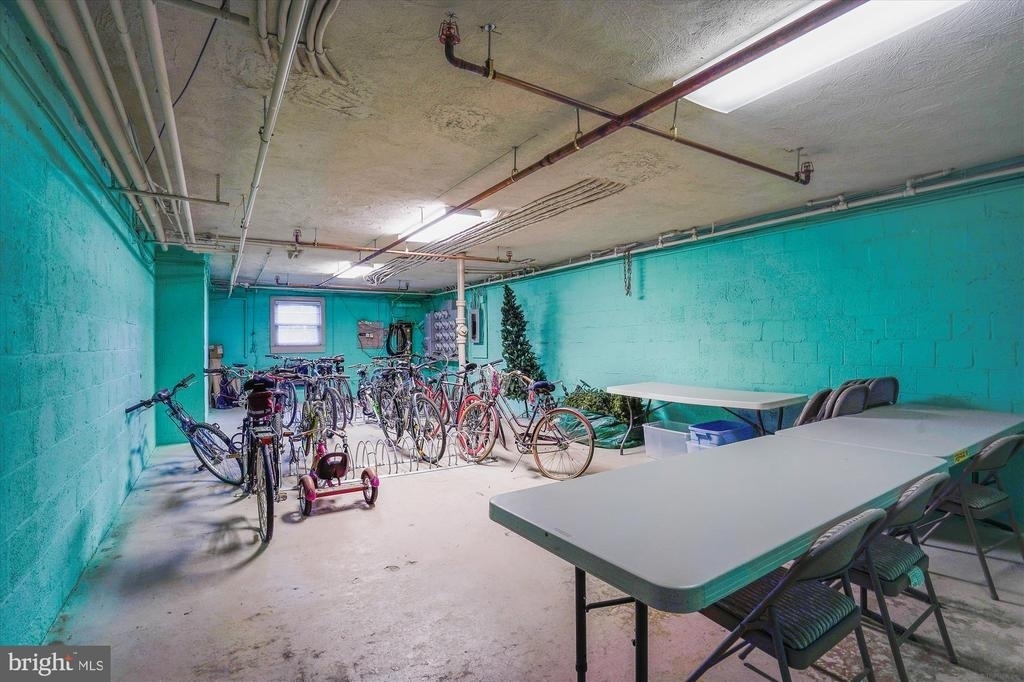 2030 N Woodrow Street N - Photo 27