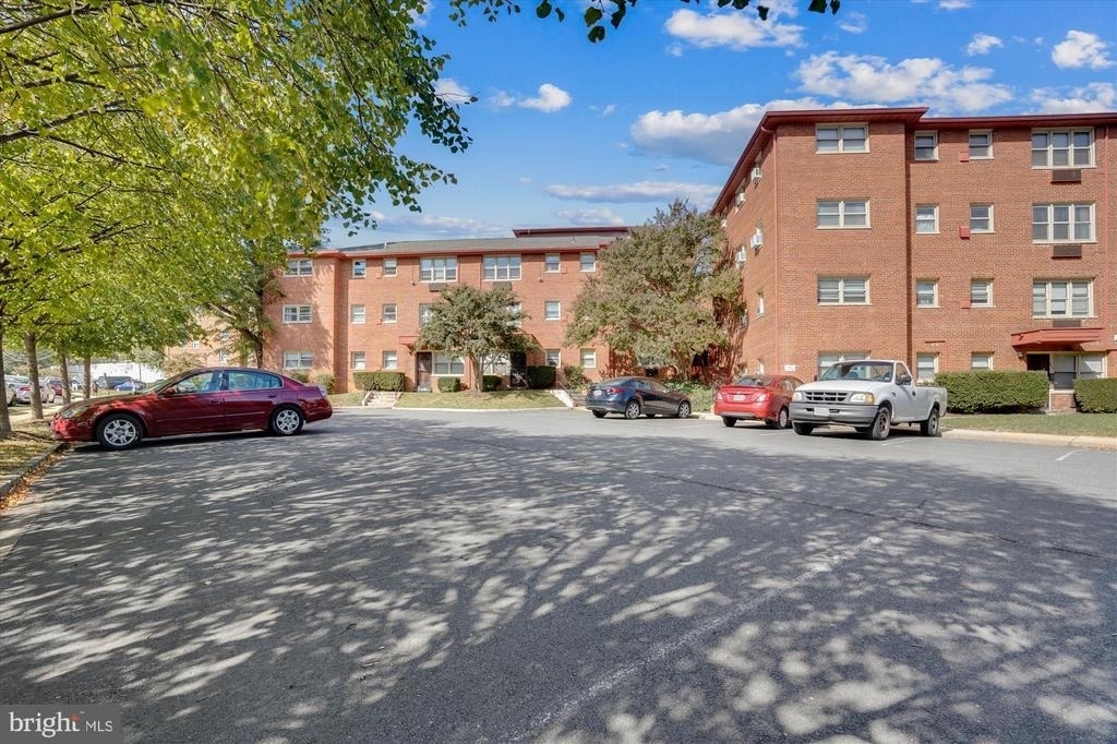 2030 N Woodrow Street N - Photo 24
