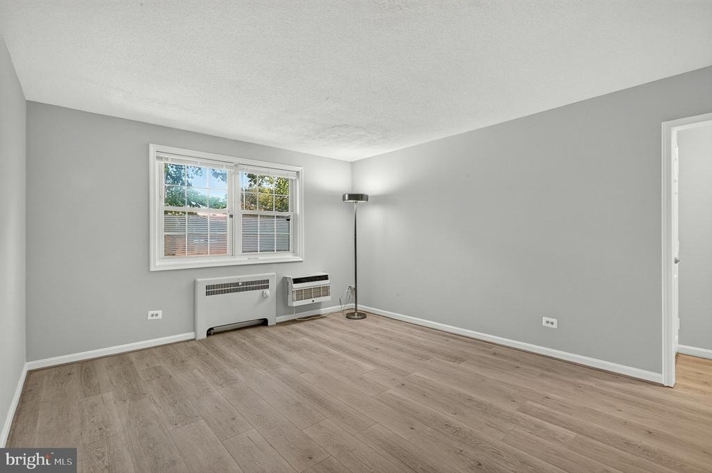 4376 Pershing Drive N - Photo 3