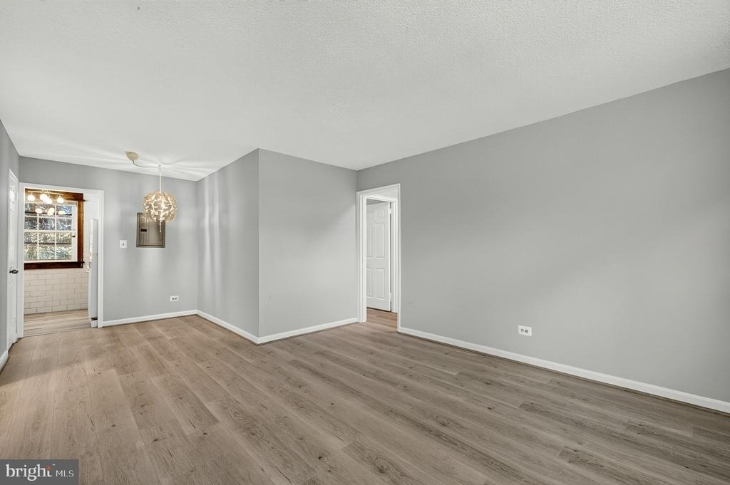 4376 Pershing Drive N - Photo 5