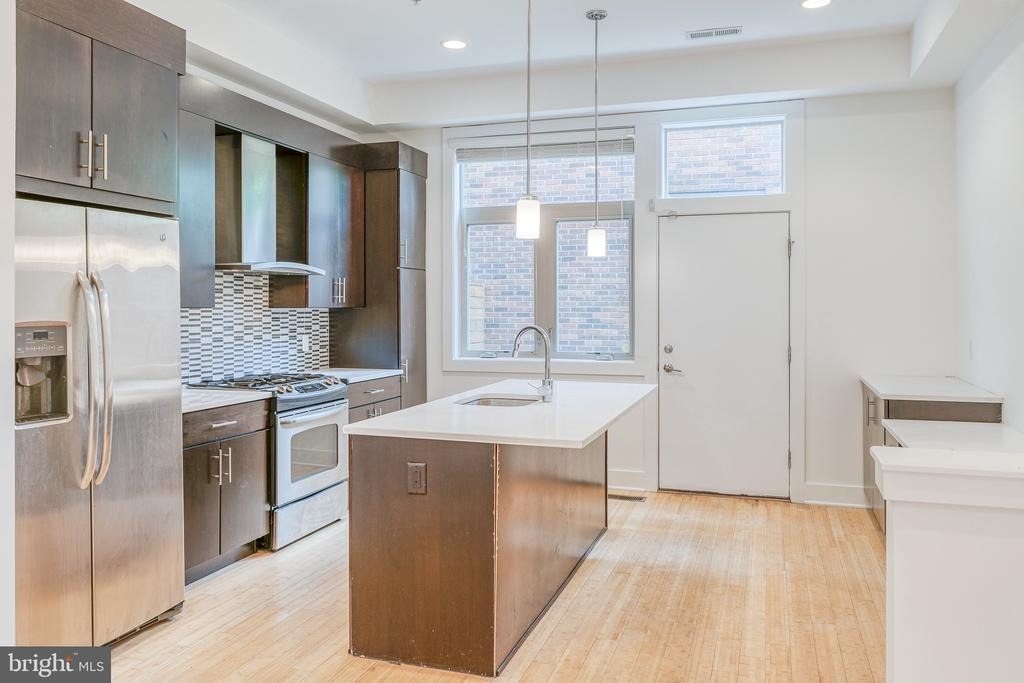 412 N Front Street - Photo 1