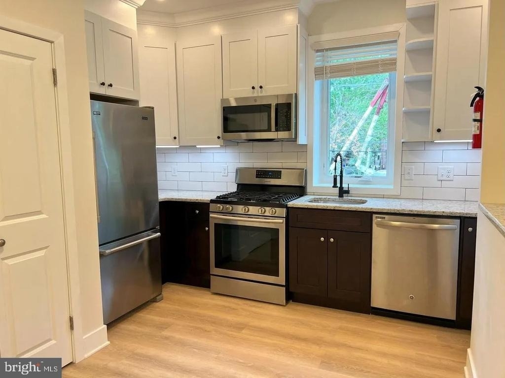 2201 S Norwood Street - Photo 2