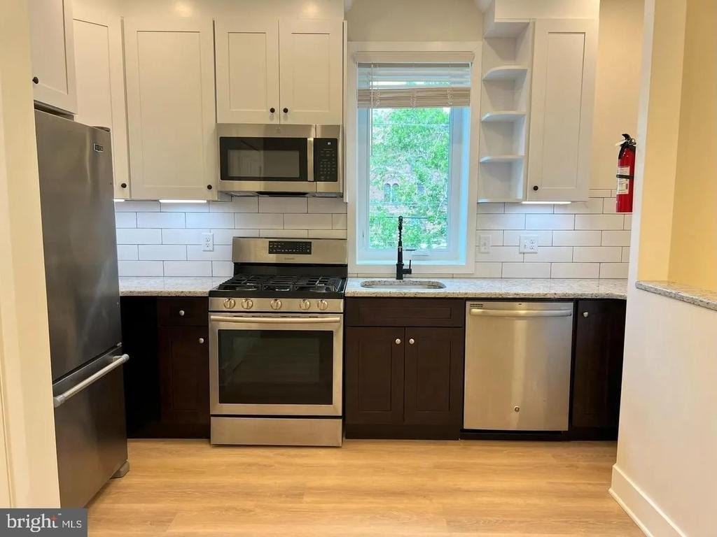 2201 S Norwood Street - Photo 3