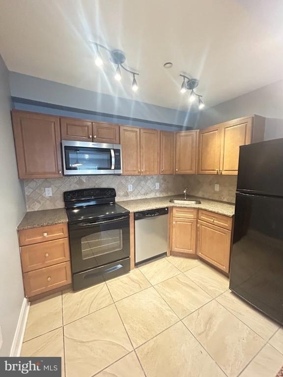 1528 N Mascher Street - Photo 4