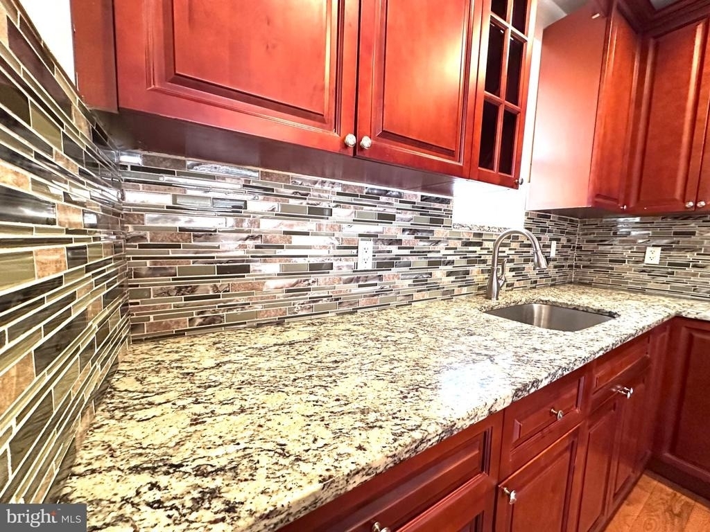 2251 Jackson Street - Photo 3