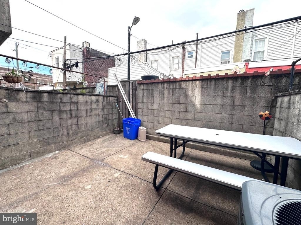 2251 Jackson Street - Photo 2