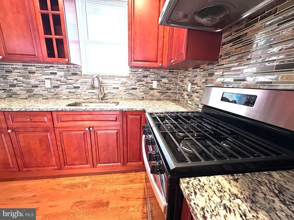 2251 Jackson Street - Photo 7