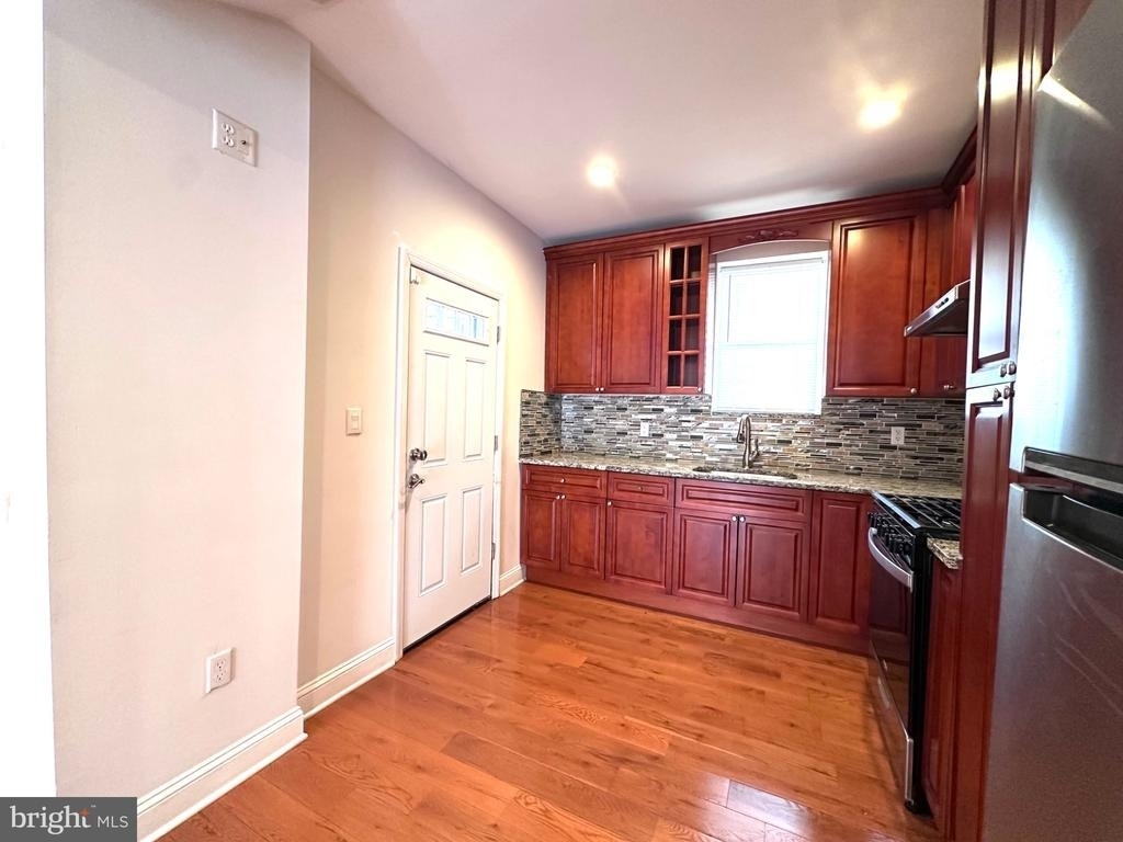 2251 Jackson Street - Photo 5