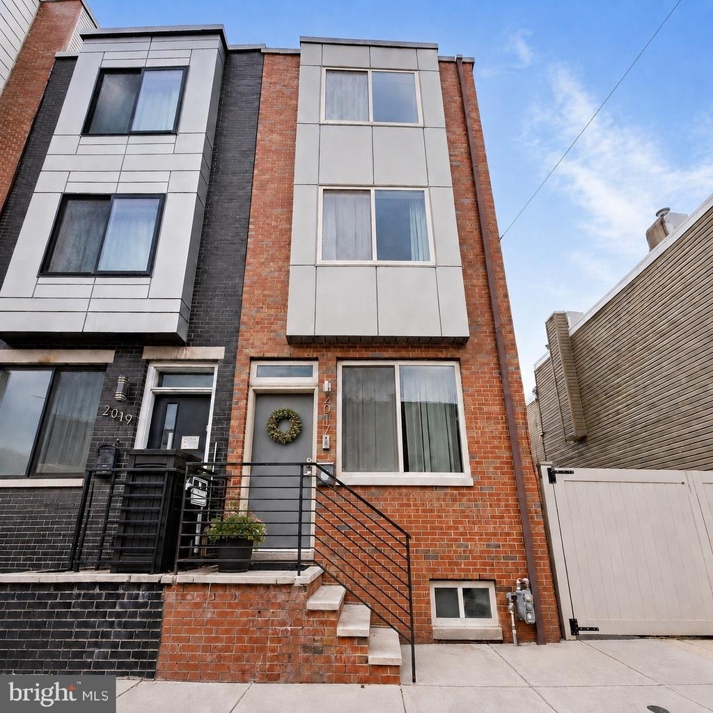 2017 Oakford Street - Photo 0
