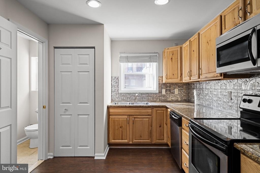 2054 Sansom Street - Photo 4