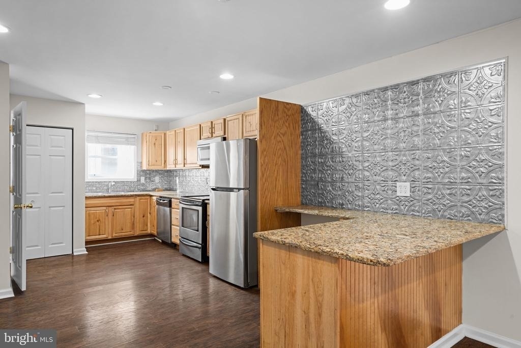 2054 Sansom Street - Photo 1