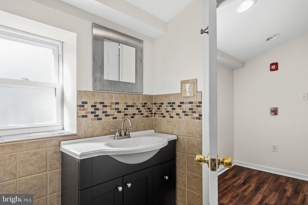 2054 Sansom Street - Photo 14