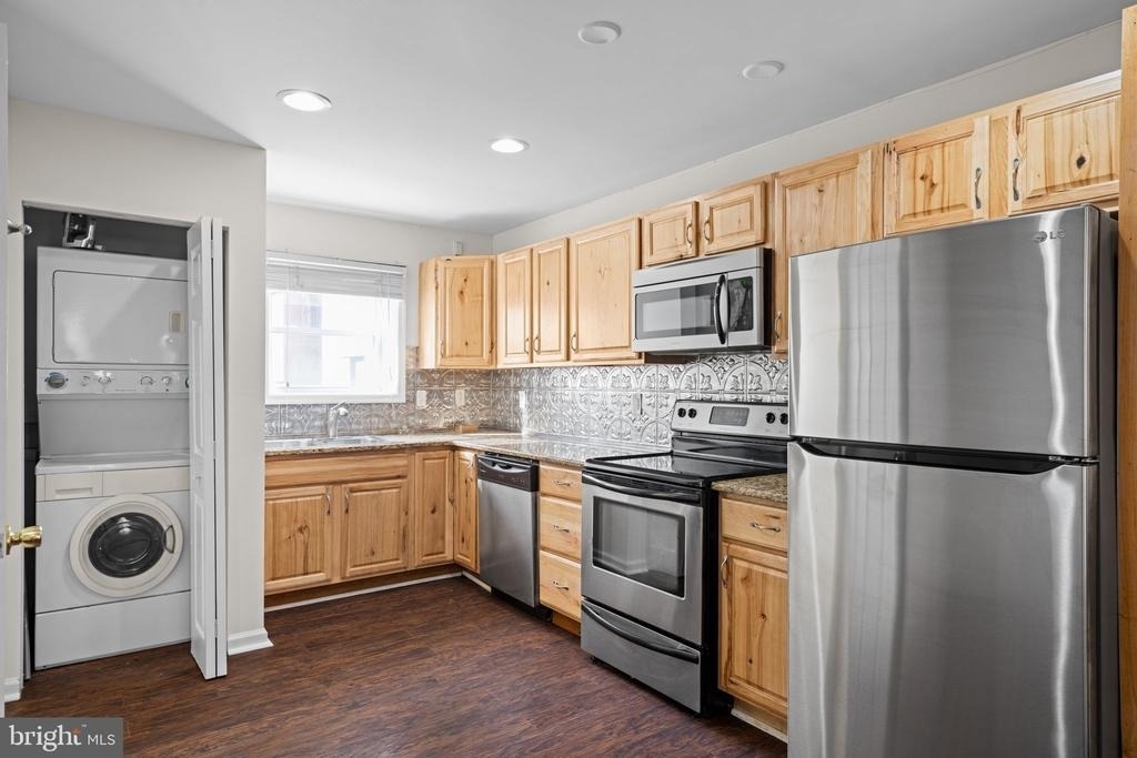 2054 Sansom Street - Photo 2
