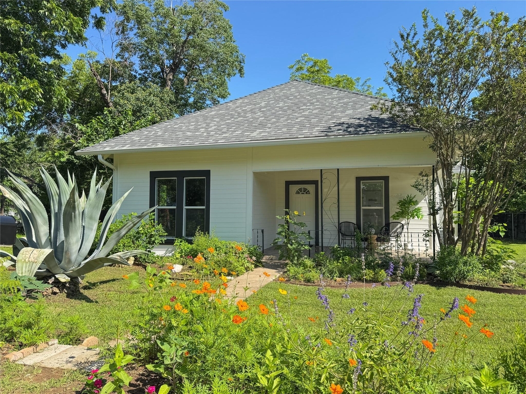 302 E Brenham St - Photo 37