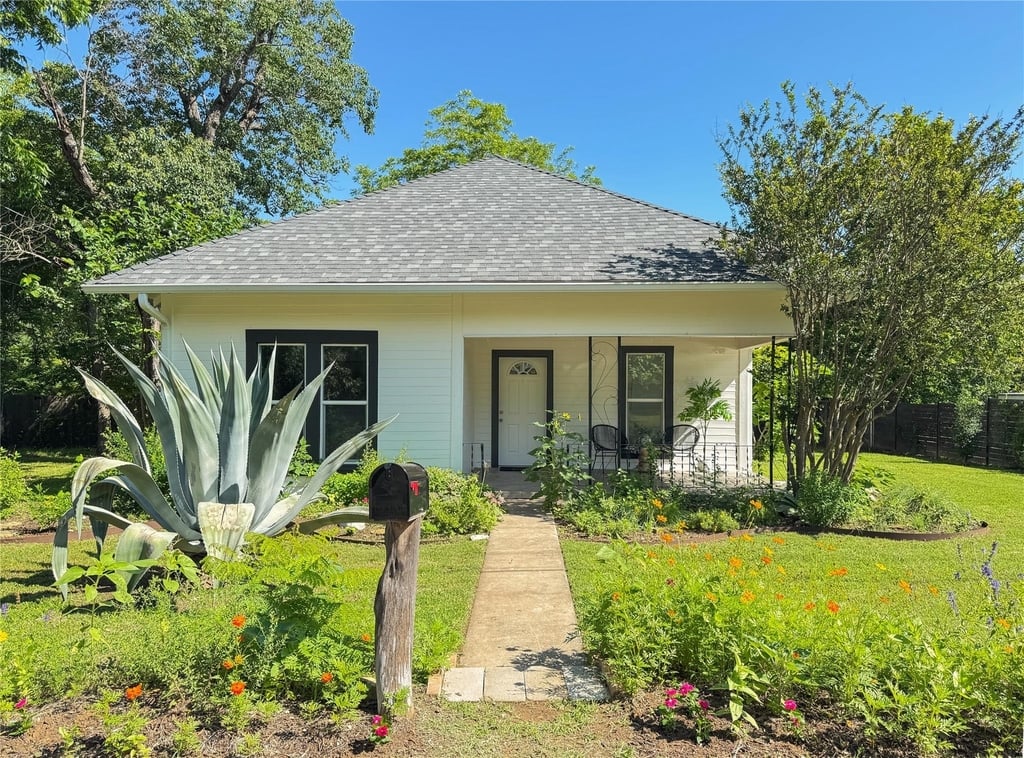 302 E Brenham St - Photo 36