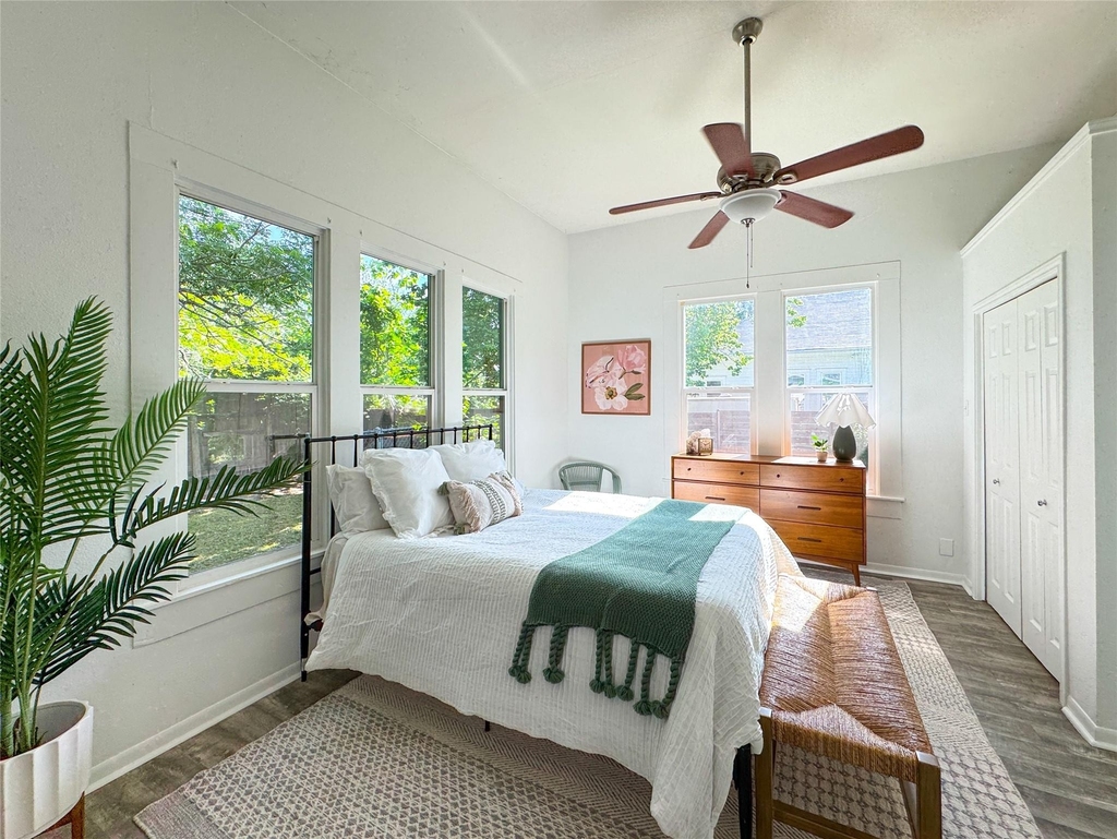 302 E Brenham St - Photo 13