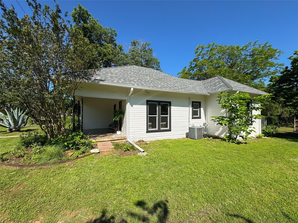 302 E Brenham St - Photo 26