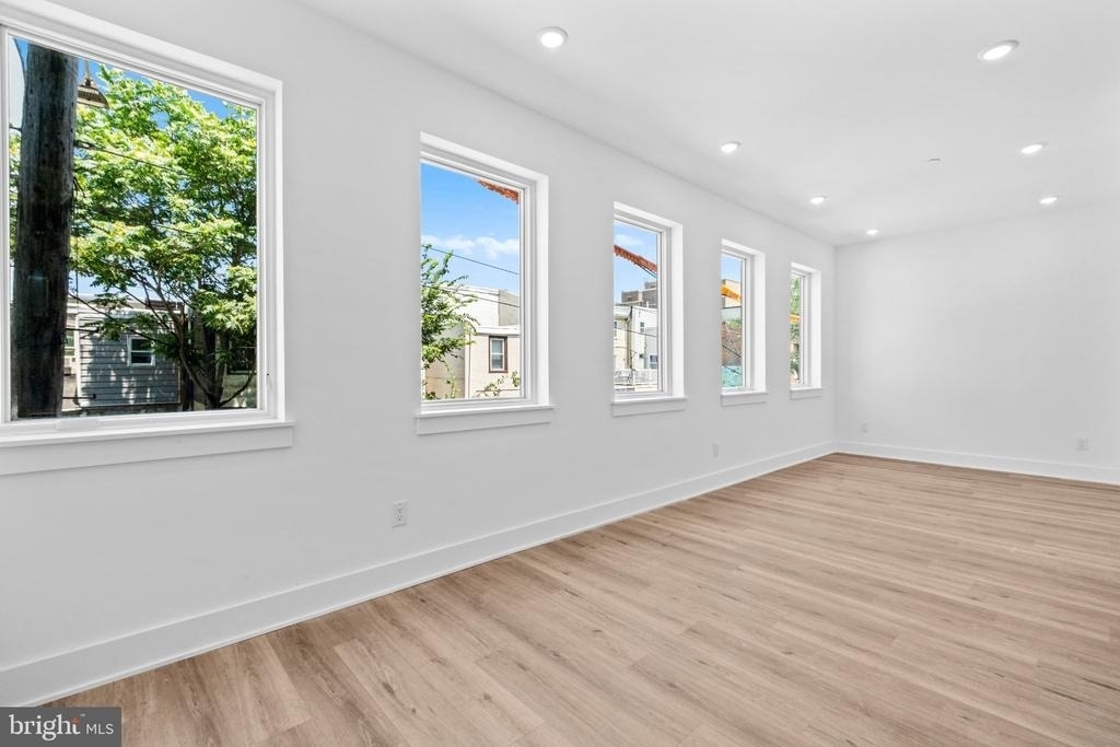 2456 Frankford Avenue - Photo 11