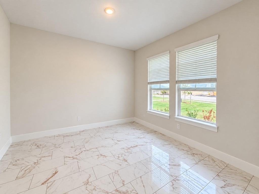 19124 Moreland Ln - Photo 4