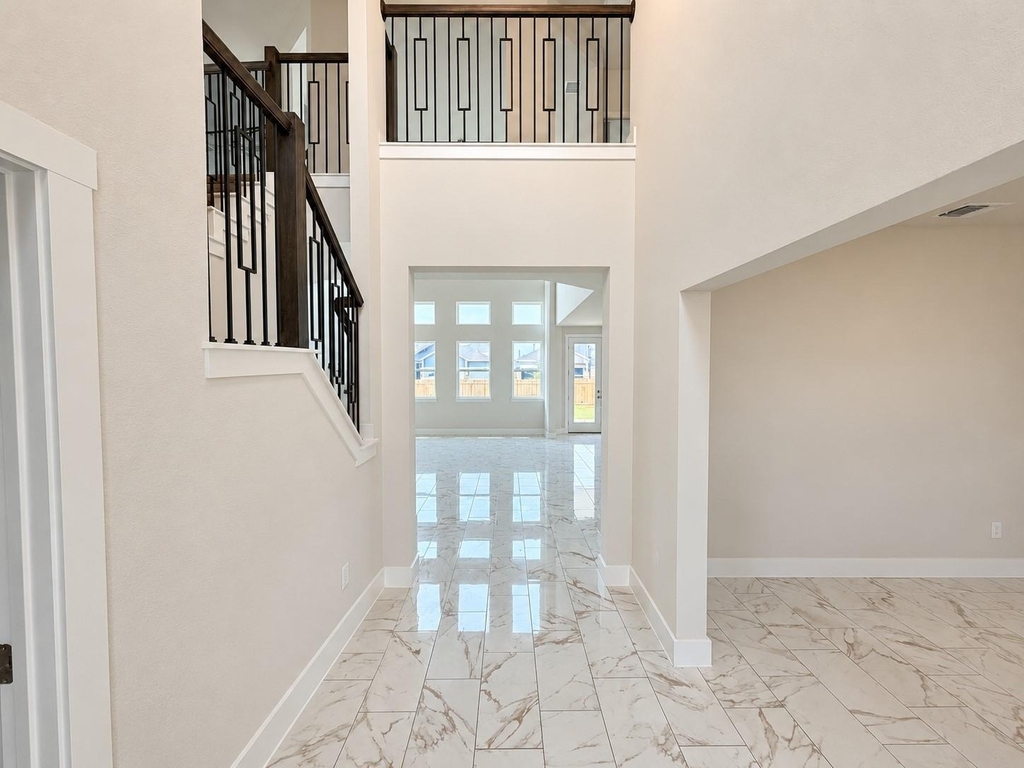 19124 Moreland Ln - Photo 2