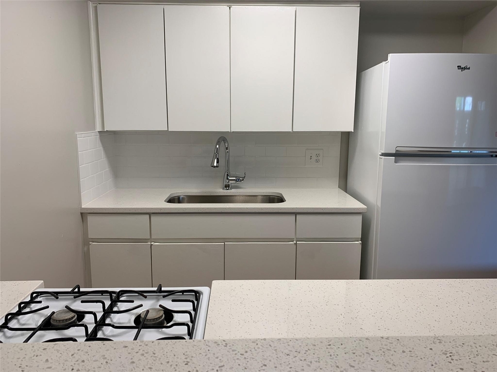 1808 W 35th St - Photo 4