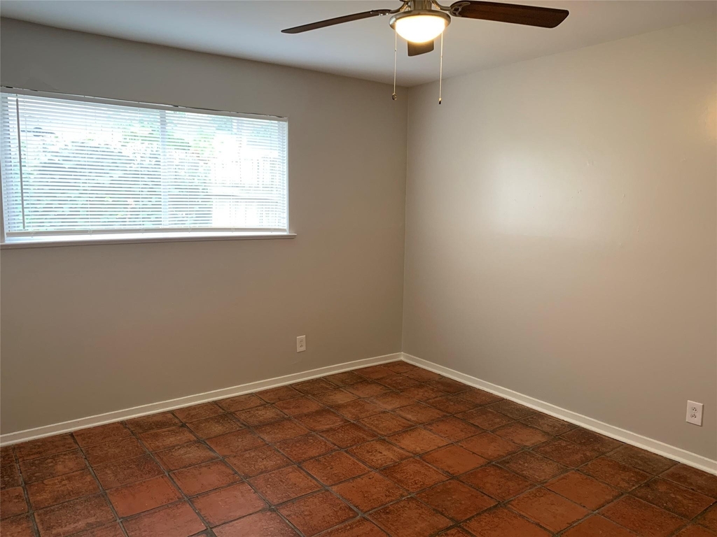 1808 W 35th St - Photo 9