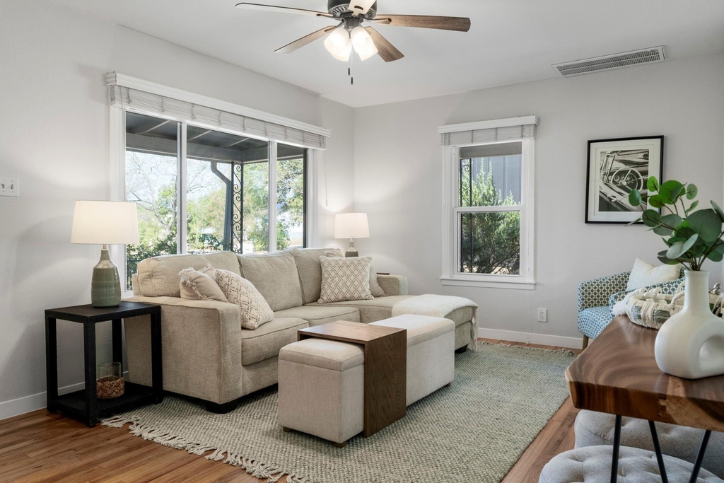 4503 Garnett St - Photo 3