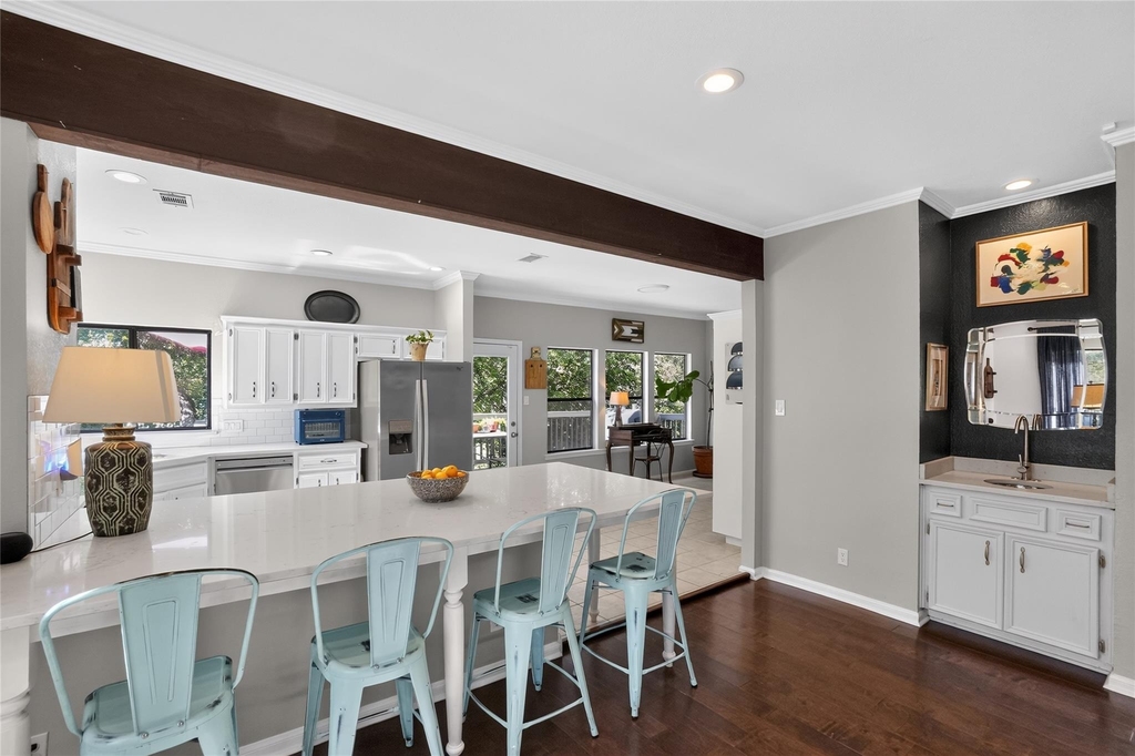 1911 Stoneridge Rd - Photo 2