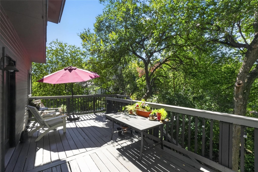 1911 Stoneridge Rd - Photo 3