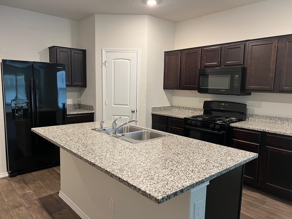 907 Adler Way - Photo 2