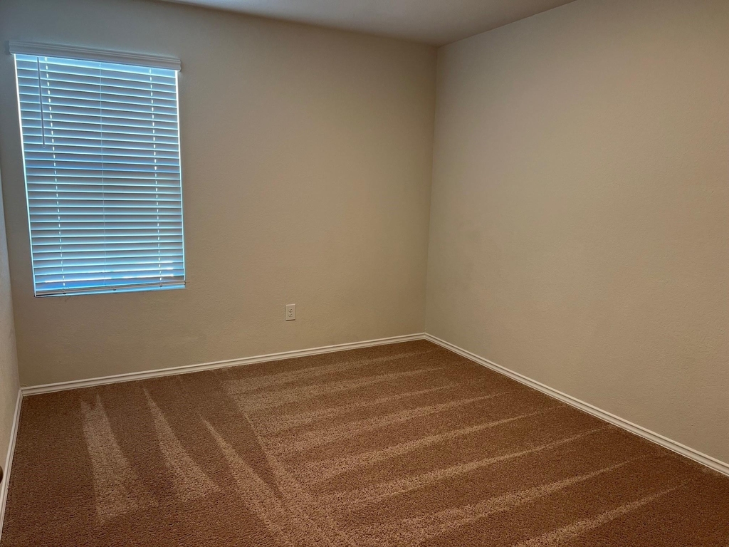 907 Adler Way - Photo 9